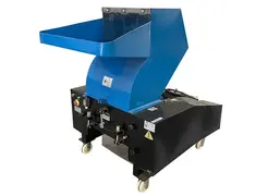 Crushing plant chute and hopper wear liner